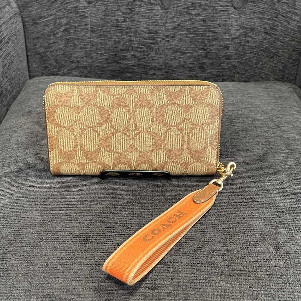 NWOT...Coach Tan and Brown Signature Wristlet - Picture 6 of 8